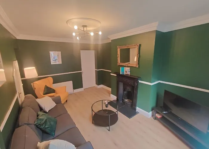 Modern 4 Bedroom Townhouse In City Centre